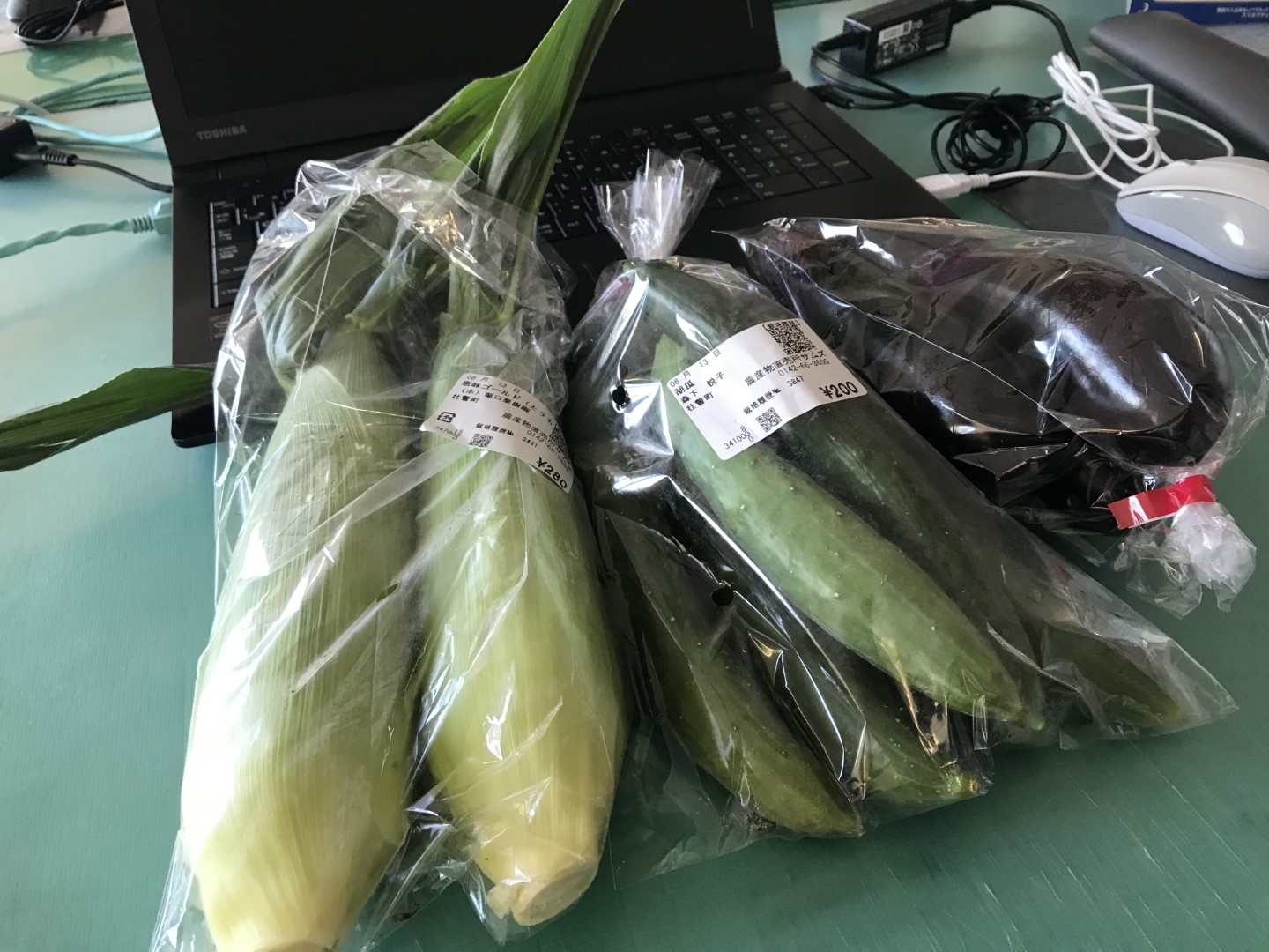 vegetables_desk_200828.jpg